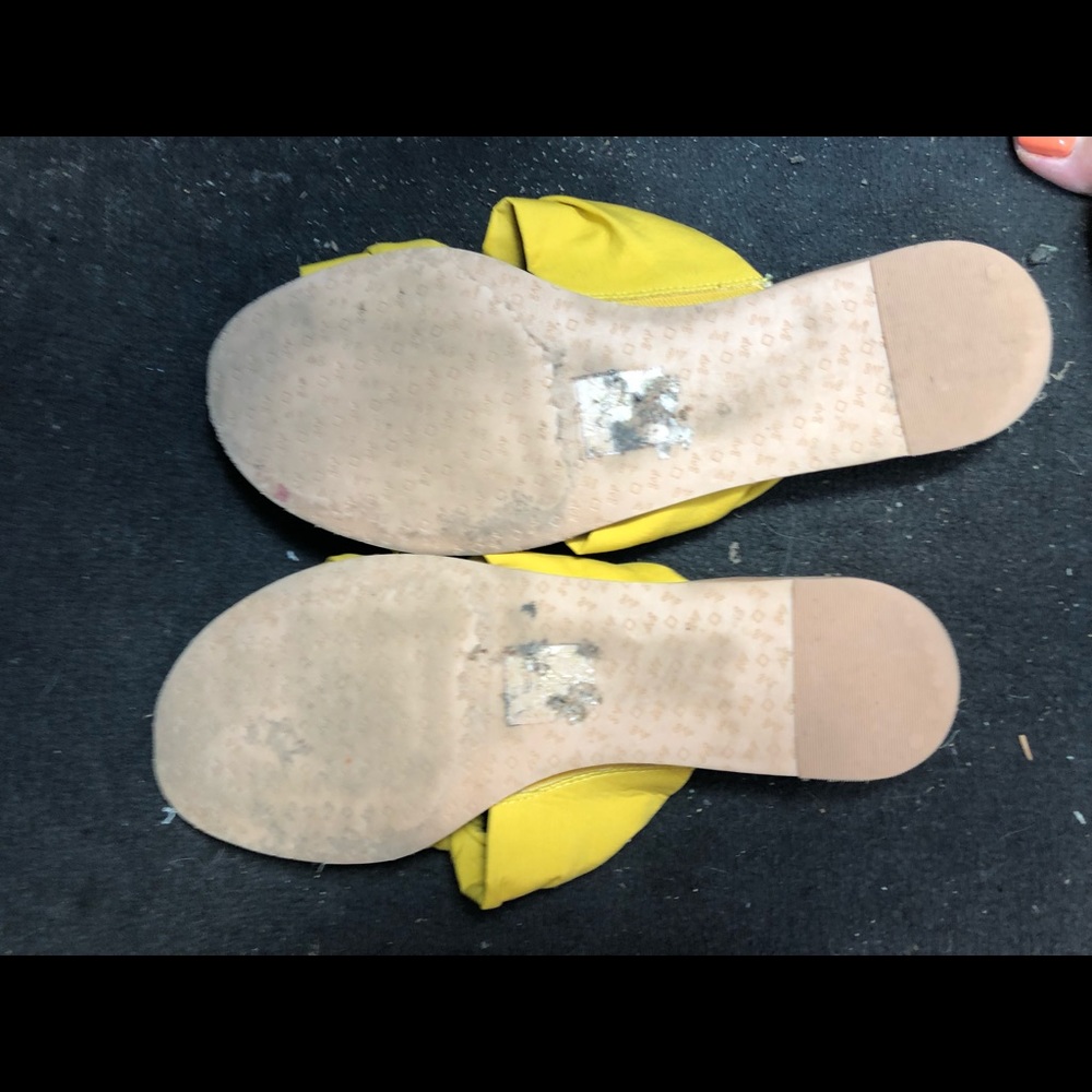 Yellow slides - Picture 4 of 4
